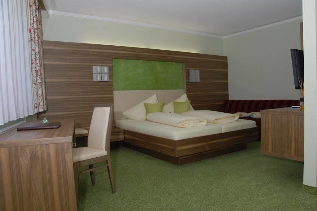 Hotel Sonnenheim 巴德小基希海姆 外观 照片