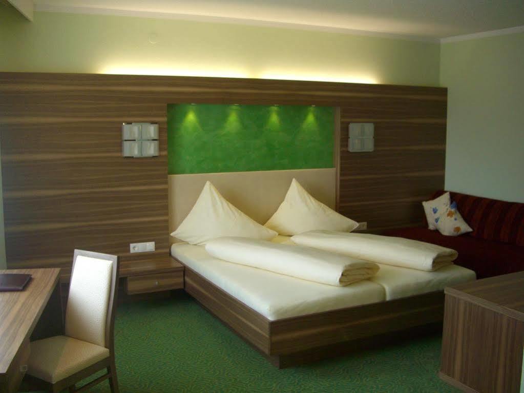 Hotel Sonnenheim 巴德小基希海姆 外观 照片